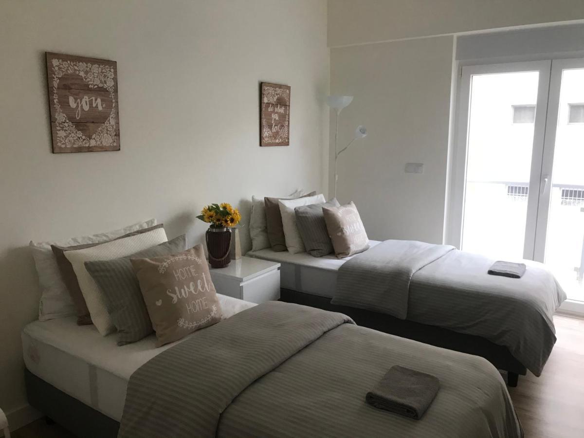 Modern Twin Room With A Balcony มอนตีโจ ภายนอก รูปภาพ