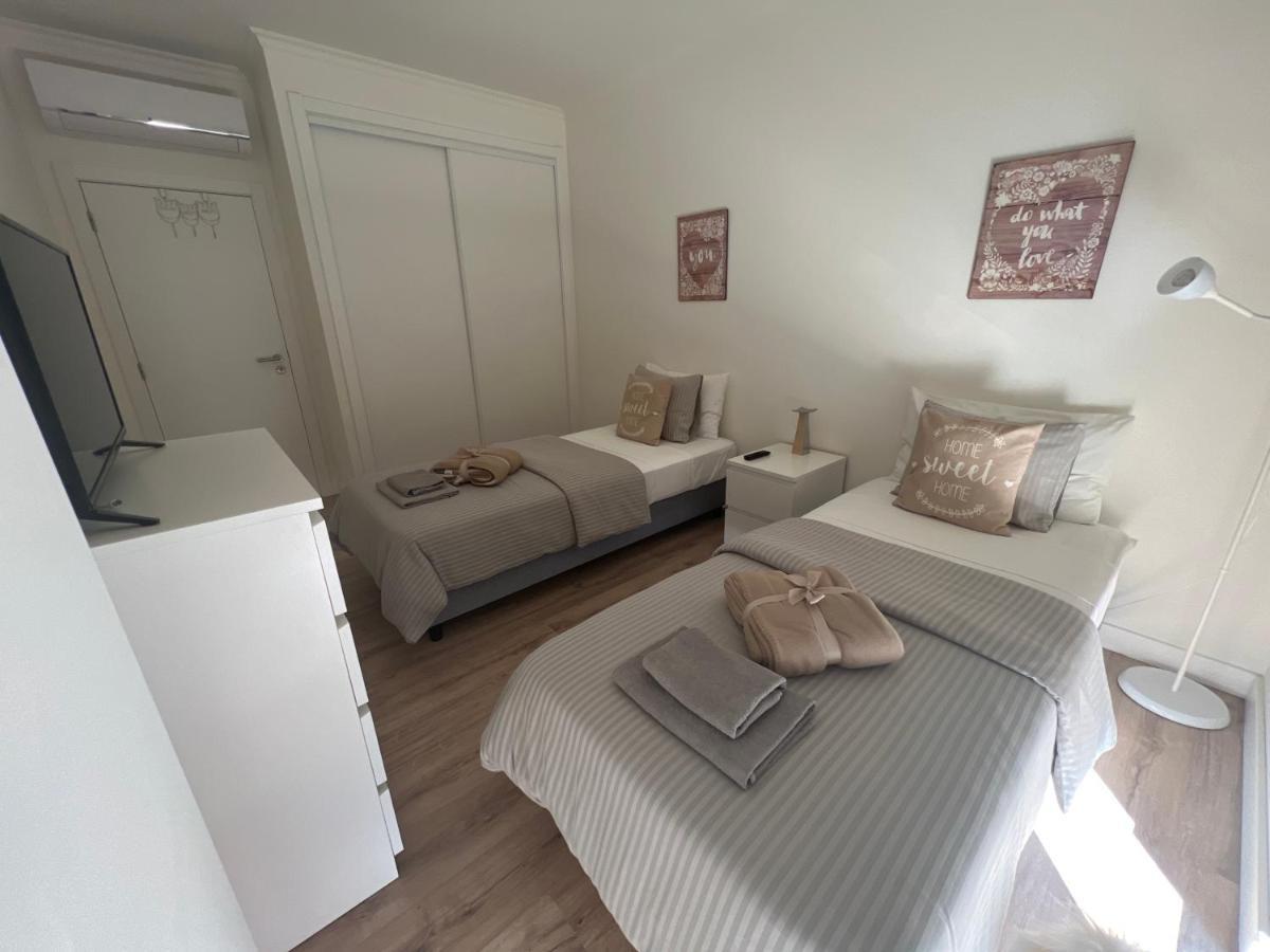 Modern Twin Room With A Balcony มอนตีโจ ภายนอก รูปภาพ