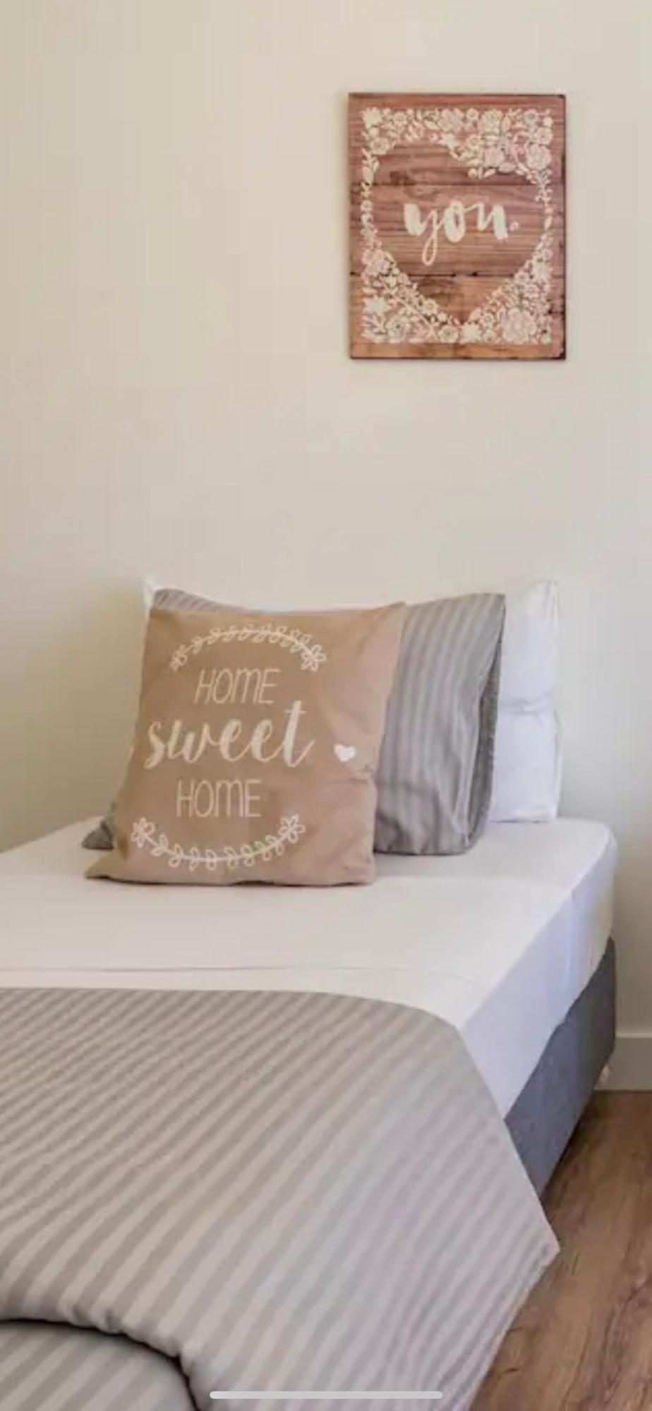 Modern Twin Room With A Balcony มอนตีโจ ภายนอก รูปภาพ